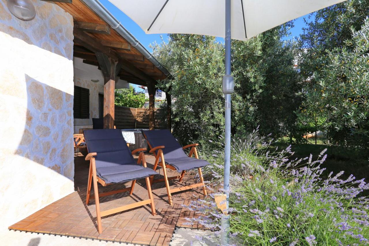 Hacienda Mia With Yacuzzi,Bbq , Free Parking Villa Zadar Exterior foto