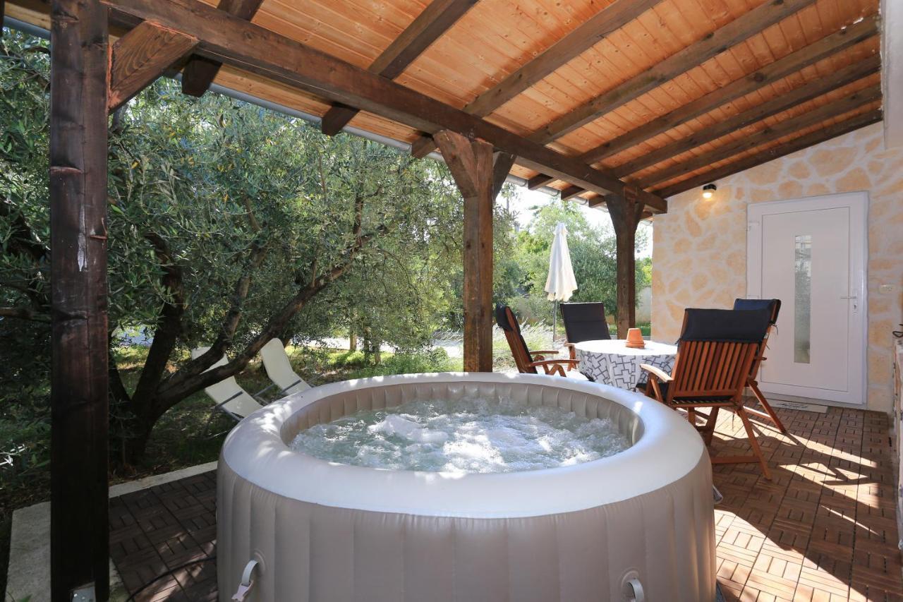 Hacienda Mia With Yacuzzi,Bbq , Free Parking Villa Zadar Exterior foto